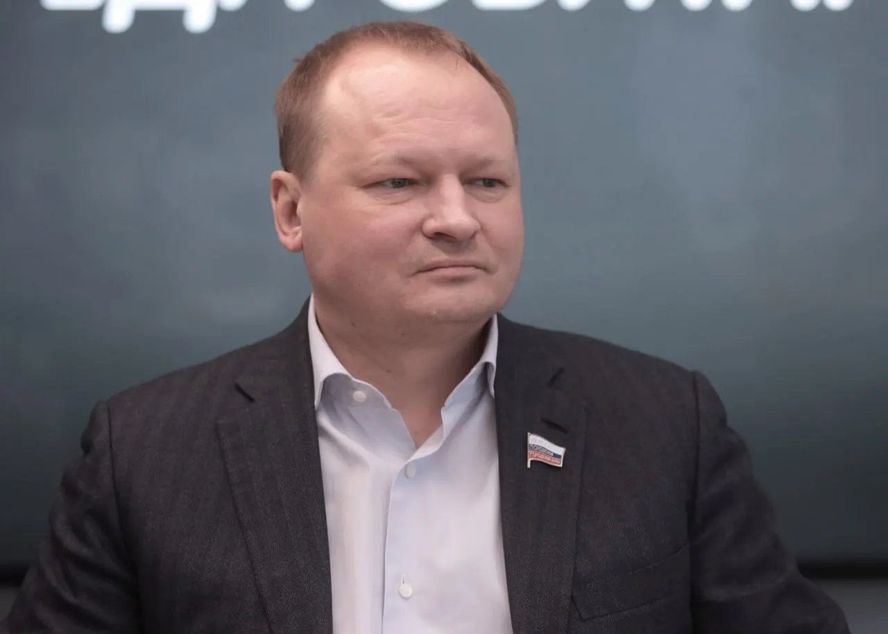 Депутат от Псковской области Антон Мороз стал членом комитета по физкультуре и спорту; обновление коснулось и других направлений, включая промышленность и торговлю.