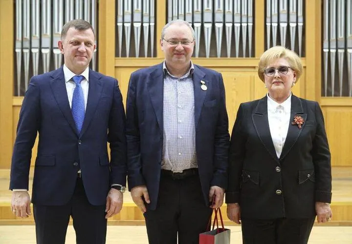 Депутаты Краснодара лишили Евгения Филиппова звания почетного гражданина города после решения суда по делу о мошенничестве.
