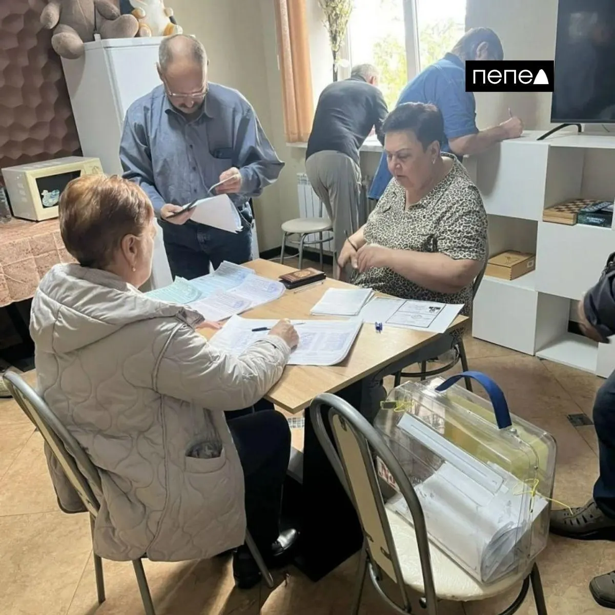 Зафиксирована крайне высокая явка на выборах в Суджанском районе в пункте временного размещения; сведения о голосовании распространялись в соцсетях, позже удалены.