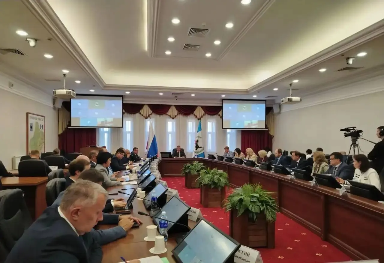 В регионе сформирована оперативная группа для контроля за обстановкой с медведями и координации действий при их появлении у населённых пунктов.