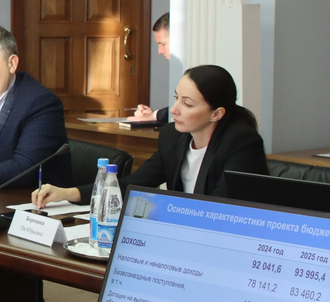 Удмуртский суд принял решение об отмене выдвижения кандидатки по иску конкурента; заседание прошло без участия самой кандидатки, решение пока не вступило в силу.