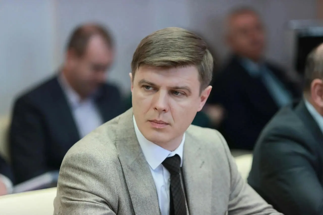 Суд вынес наказание: 10 лет 2 месяца лишения свободы в колонии строгого режима, штраф 4,5 млн рублей и запрет занимать определённые должности на 8 лет.