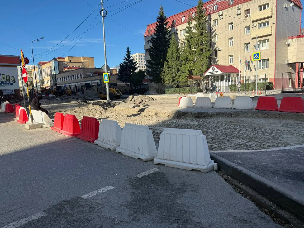 Движение ограничено из‑за дорожных работ на улице Максима Горького; до 25 сентября проезд по Фабричной перекрыт, выбирайте обходные маршруты.