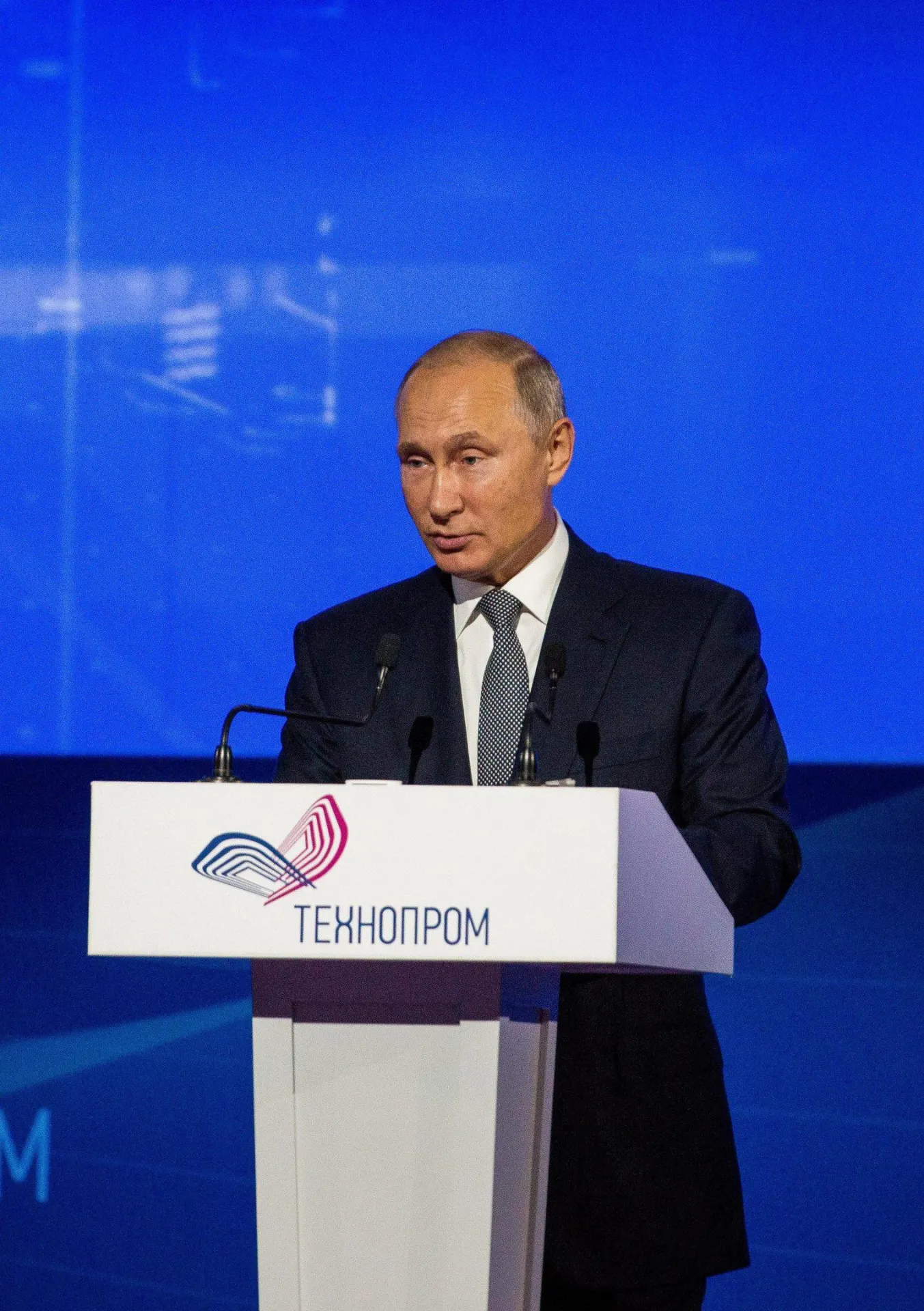 Президент России проведет ряд встреч во Владивостоке, откроет новые производства и примет участие в пленарном заседании Восточного экономического форума.