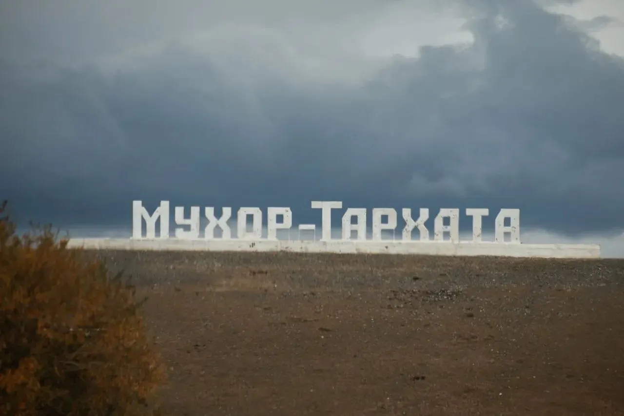 Обсуждены планы ремонта дома культуры, строительства модульного ДК, восстановление моста через Чую и развитие спортивной инфраструктуры в Мухор-Тархате и Саратана, а также дорожные работы и бюджет.