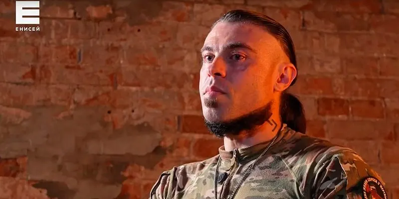 На школьной линейке в Красноярске прозвучала речь с воинственным оттенком, что стало причиной общественного обсуждения и реакций в образовательных кругах.