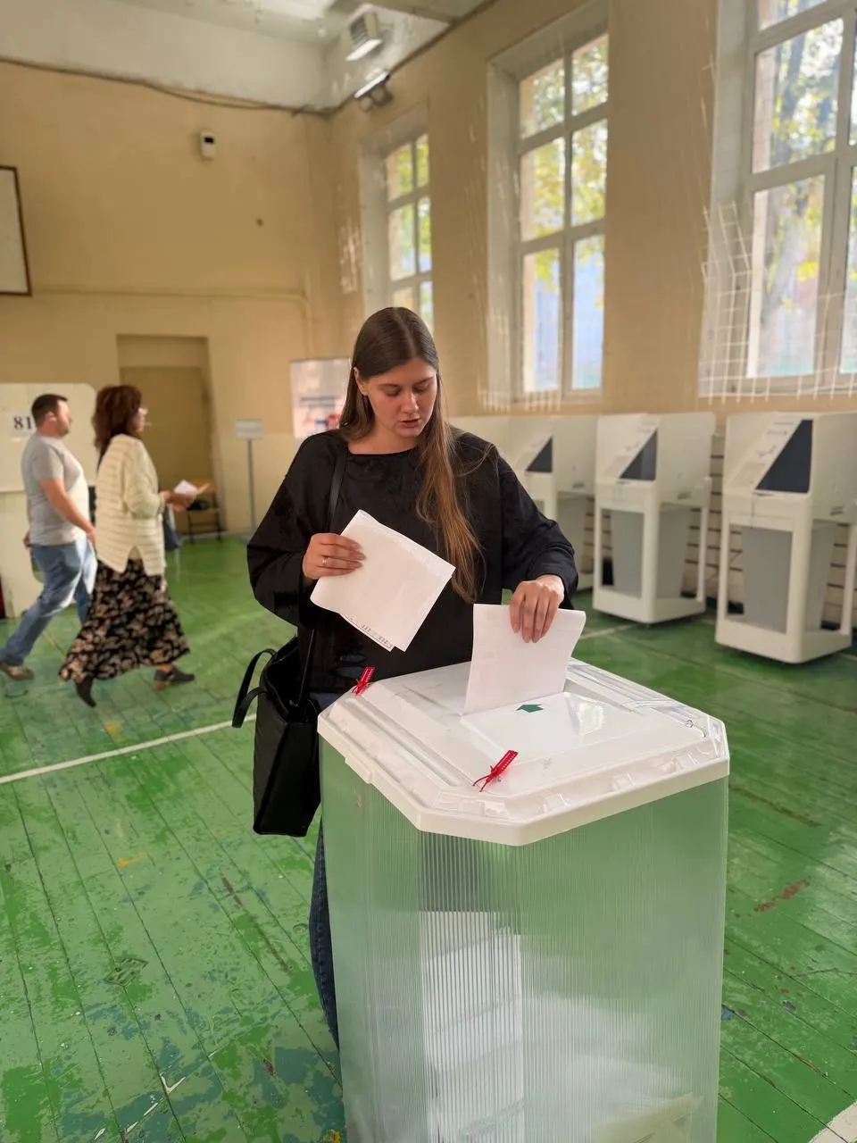 Юлия Кузнецова, кандидатка от партии Зеленые, сообщила о возвращении домой и том, что проголосовала на своем избирательном участке.