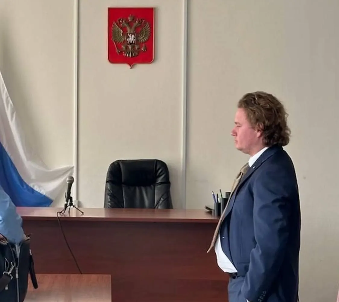 Суд Ханты-Мансийского автономного округа отменил решение об обязательных работах для кандидата в думу города Сургут от КПРФ, признав, что вина не доказана, и указал на возможное влияние на кампанию.