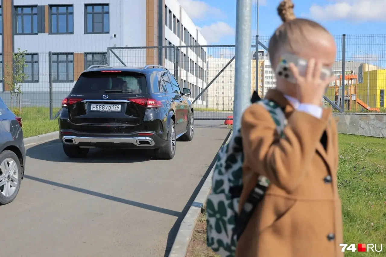 Практические ориентиры по парковке, окружению и образовательной среде, чтобы найти подходящую школу.