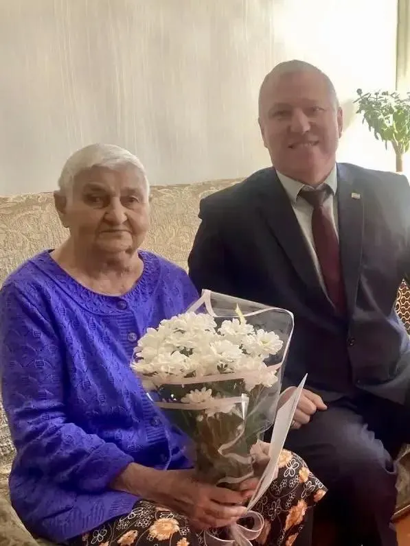 97-летняя жительница Читы Августа Петровна Щербакова отметила свой юбилей. Она пережила войну, пела на деревенских концертах и воспитывала большую семью.