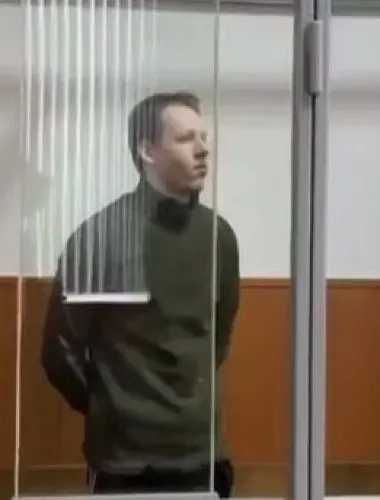 26-летний житель Запорожья осуждён на 15 лет за шпионаж; связь с близкими прерывалась около полутора лет. Родственники и адвокаты не получают новостей; проект поддержки политзаключённых включил его в список жертв репрессий.
