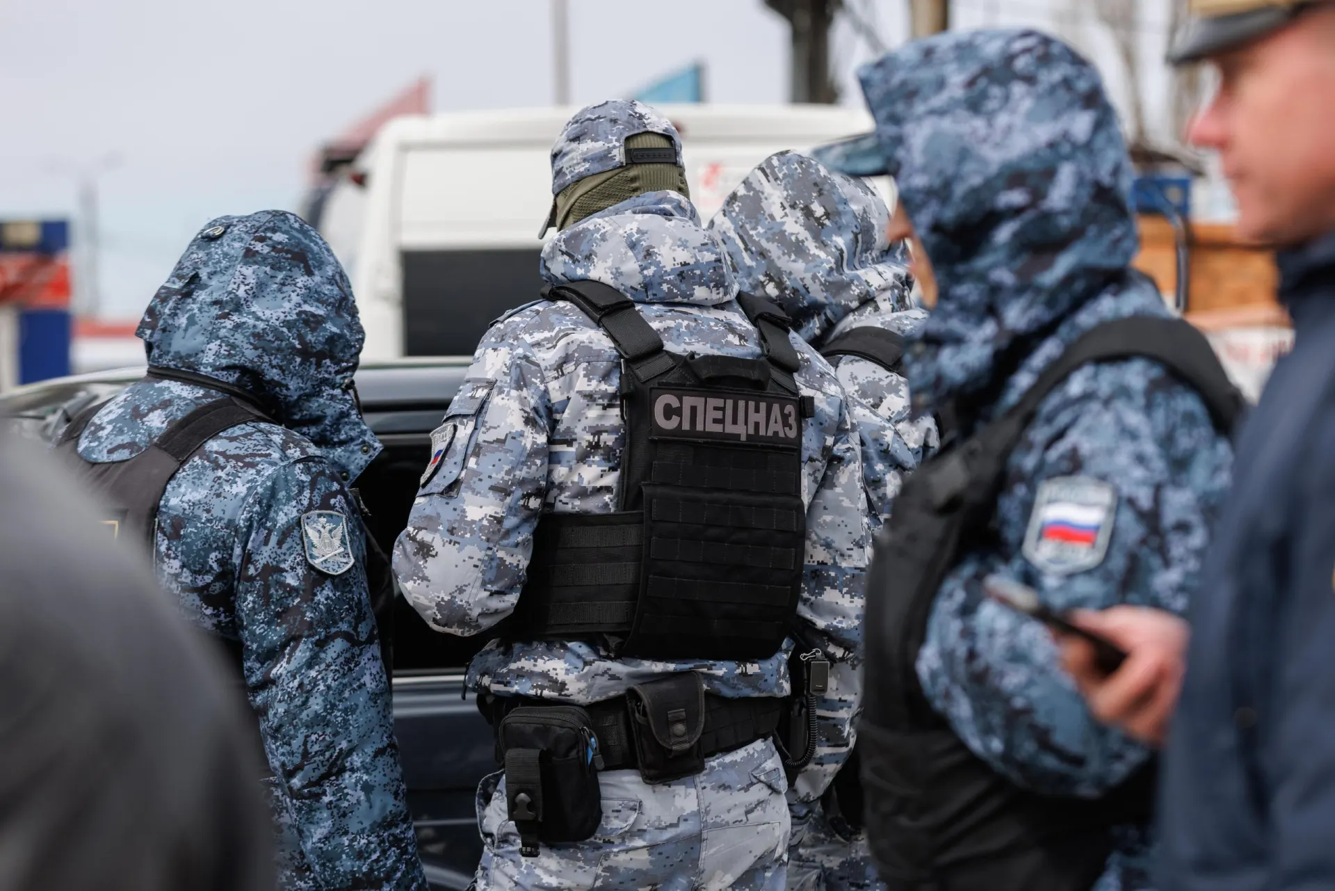 Разбираем мифы о телефонной слежке за гражданами вместе с юристом.
