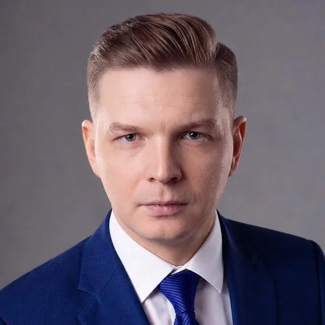Московский областной суд отстранил Александра Муравьева от участия в думской кампании по Люберецкому округу после судебного иска кандидата от другой партии, связанного с агитацией за свободный интернет.