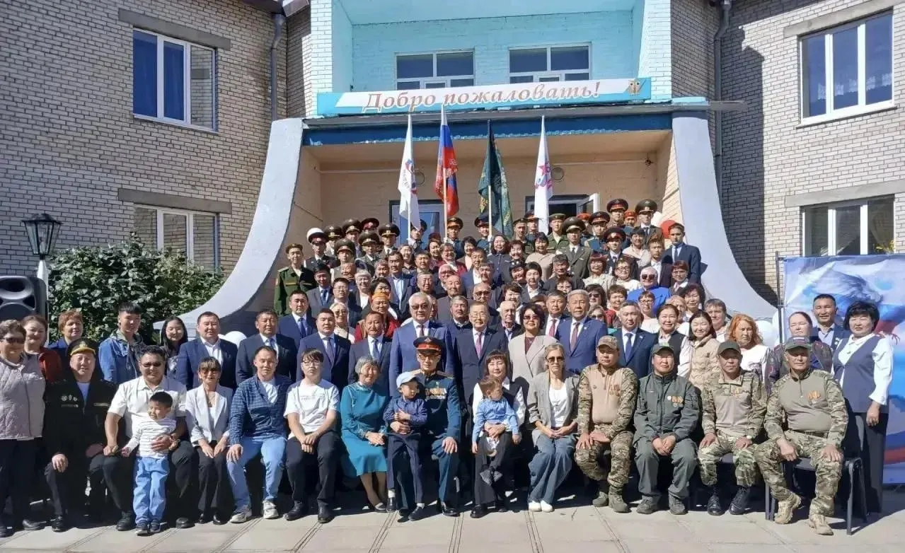 Жители Нуринска и соседних районов тепло приняли Эльдара Куконбекова, вернувшегося после службы, на встрече с местной общественностью и представителями власти.
