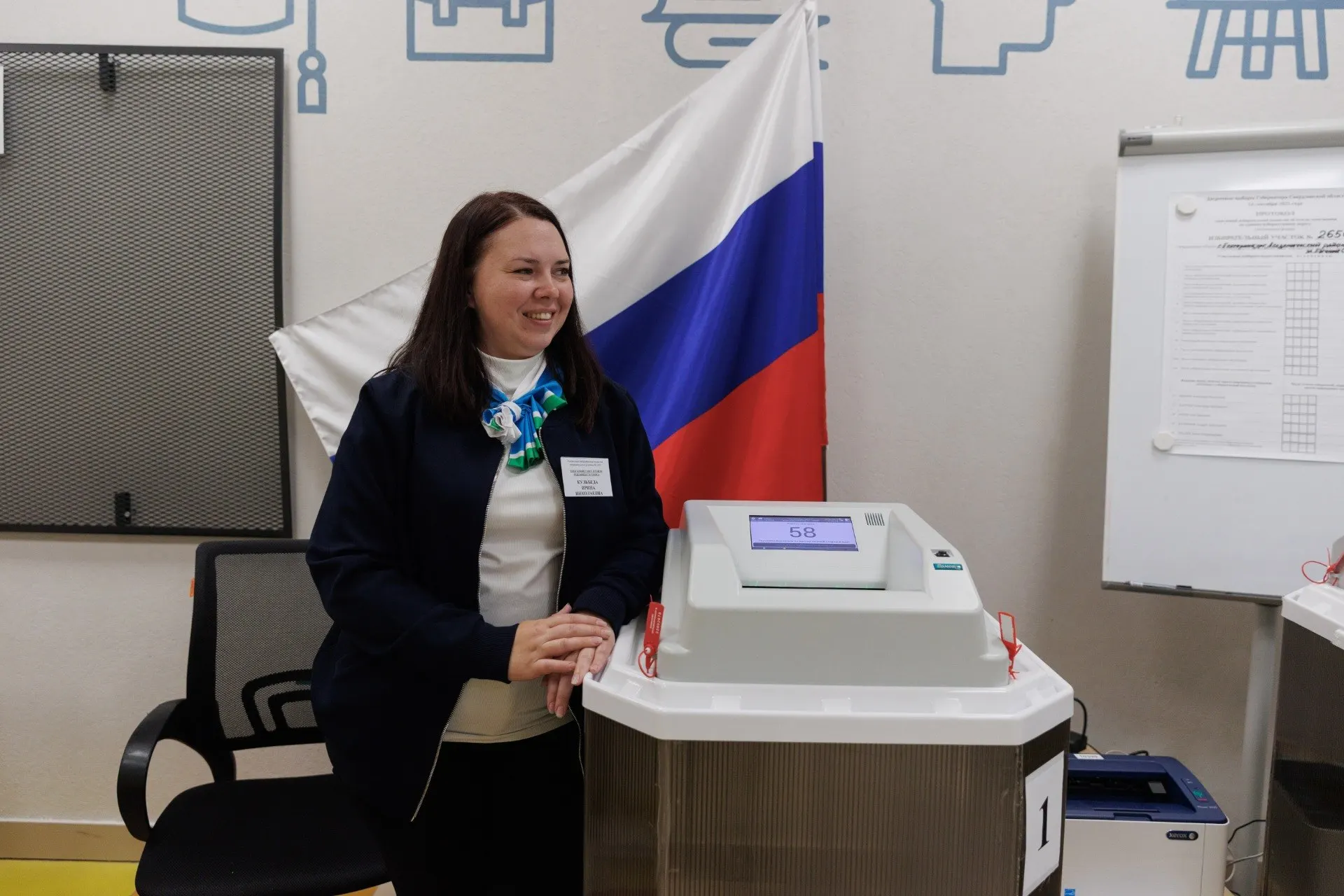 Явка по Госдуме и региональным выборам варьировала от 27% до 30% по регионам; данные за первый день поступают по обоим округам.