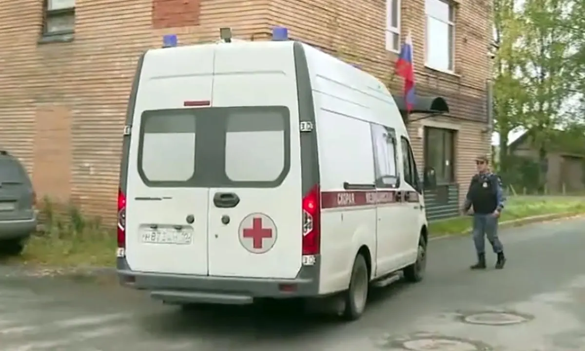 13-летний мальчик получил травмы после аварии на питбайке; стало известно, что подарок был сделан отцом за месяц до происшествия. Рассмотрение дела началось, но первое заседание было прервано из-за плохого самочувствия подсудимого.