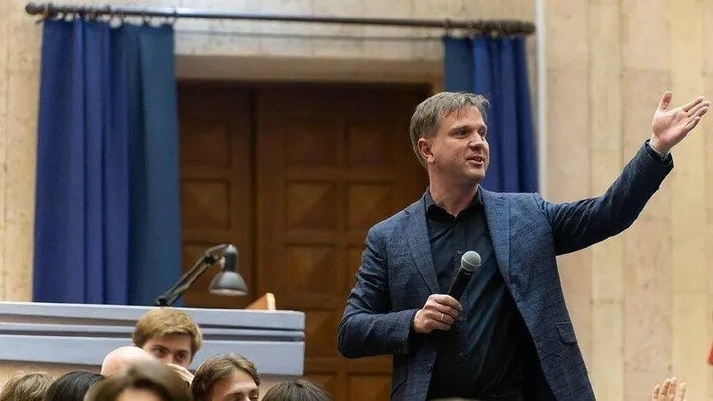 По информации сторонников, к Григорию Гришину в дом вошли люди в гражданской одежде и вывели его в отдел полиции для составления административного протокола; пока неизвестно, по какой статье будет составлен протокол.