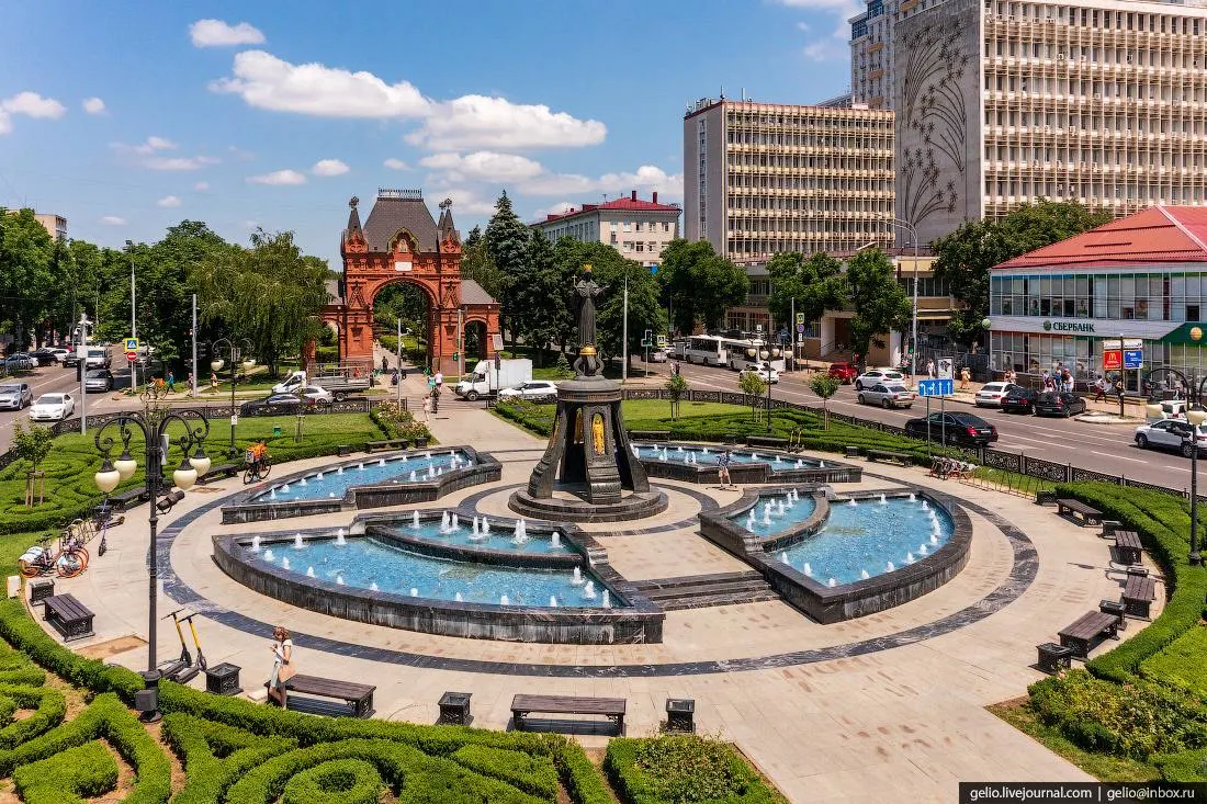 Расскажем о площадках и программах на День города в Краснодаре: ярмарки, гастрономика, концерты и семейные мероприятия.