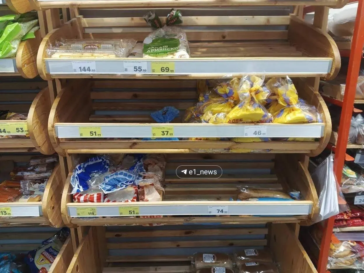 В магазинах фиксируются перебои с хлебной продукцией. Задержки объясняют сменой перевозчика, отгрузка идёт по графику.