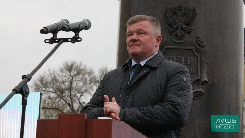 Автоинспектор сообщил о шаткой походке и запахе алкоголя у Михаила Исаева во время заседания по делу о ДТП.