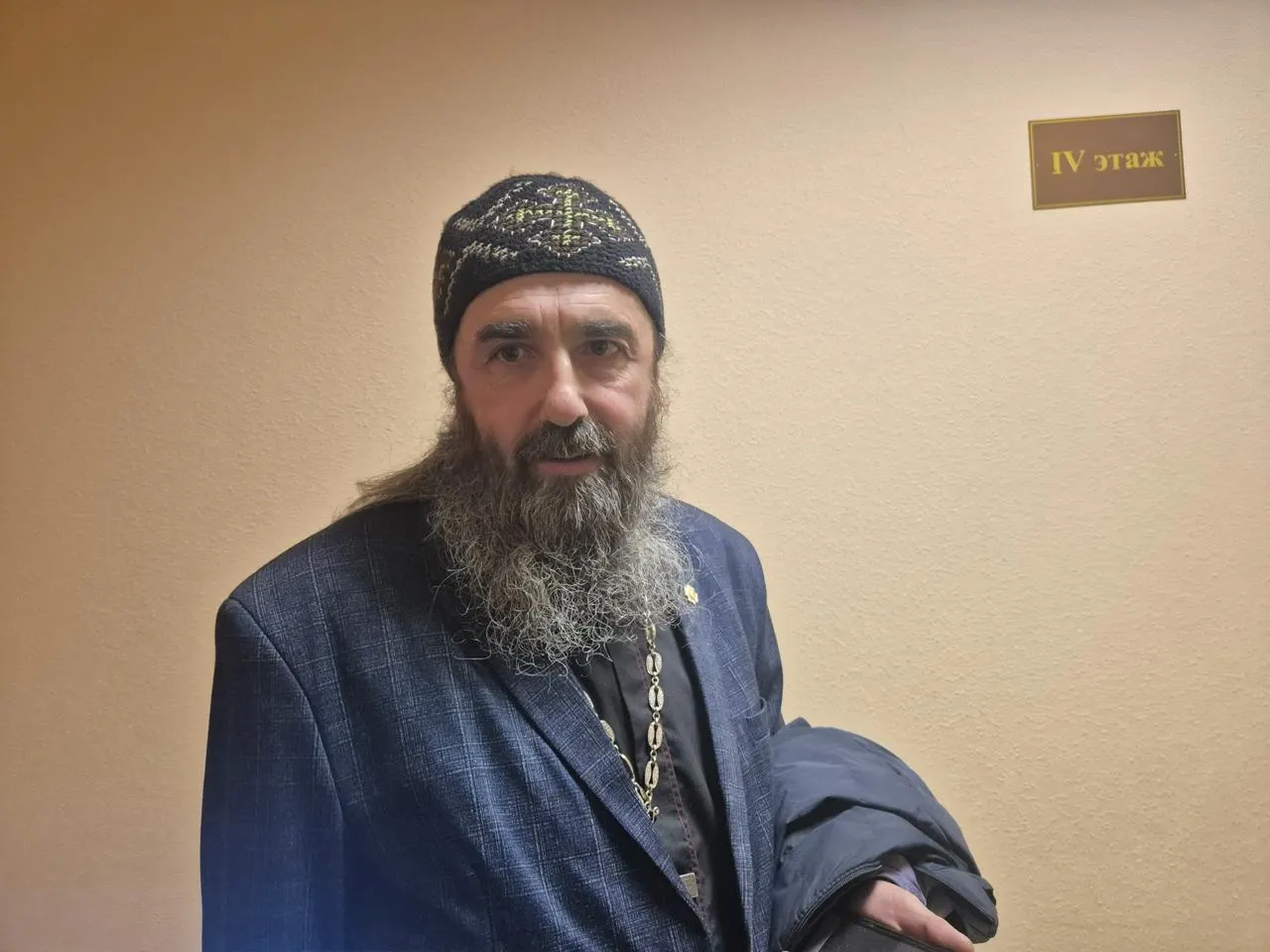 За участие в деятельности нежелательной организации священник и правозащитник Григорий Михнов-Вайтенко получил штраф 5 000 рублей; ранее в 2025 году его штрафовали за репост и дискредитацию армии.