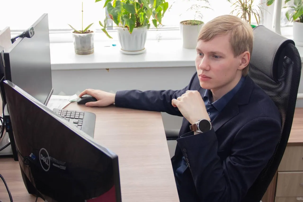 Учёные работают над устройством для измерения загрязнения воздуха в цехах, на складах и в квартирах, а также над алгоритмами для умных датчиков электродвигателей и раннего обнаружения неисправностей.