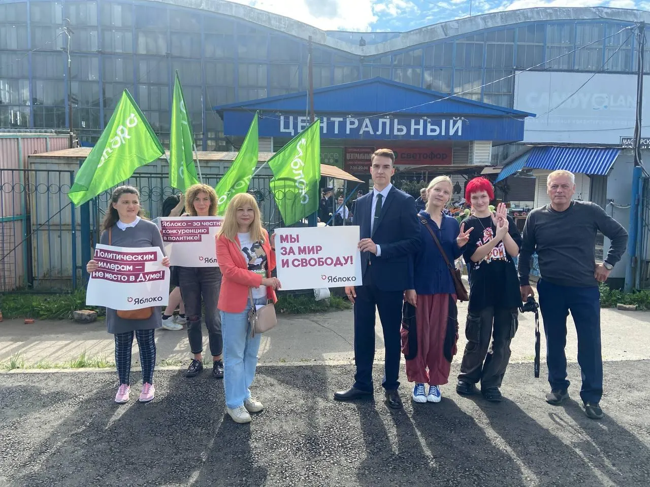Пикет, проводимый оппозиционной партией у Центрального рынка, прерван после полученного сигнала об угрозе минирования; участники требовали обеспечивать голосование за кандидатов и политическую конкуренцию на выборах.