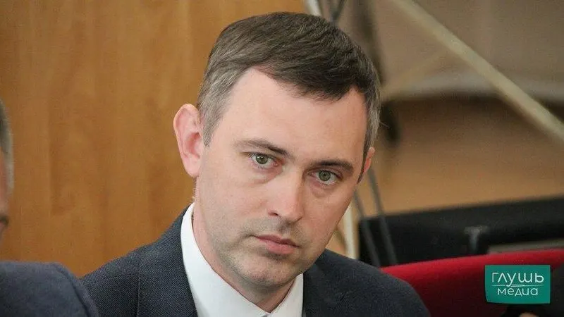 Глава района сообщил о перераспределении должностей и сохранении численности сотрудников для повышения эффективности работы администрации.