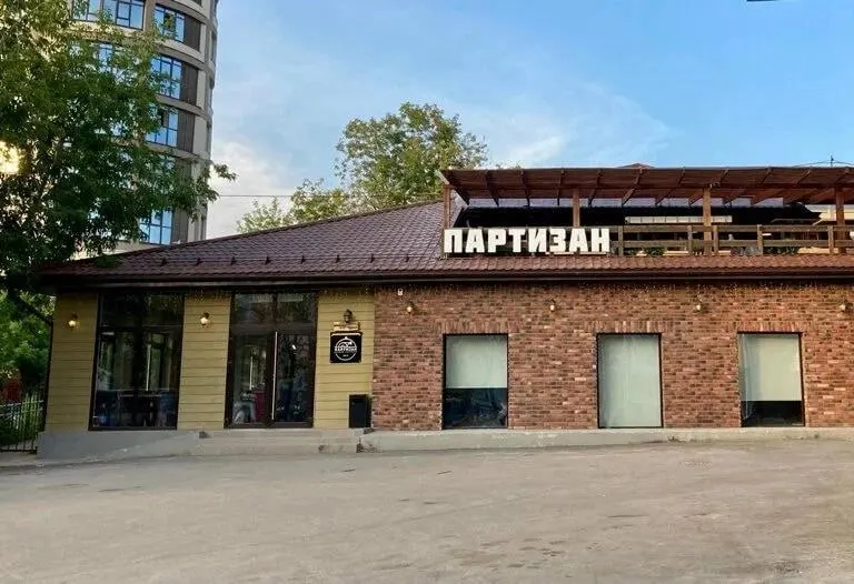 В центре Перми закрывают известный мясной ресторан с историей в 12 лет; здание выставлено на торги.