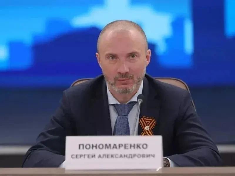 По данным источников, новоизбранный депутат краевого парламента Сергей Пономаренко якобы не входит в списки нового состава Совета Федерации; ситуация может потребовать перестановок и вызвать политический резонанс.