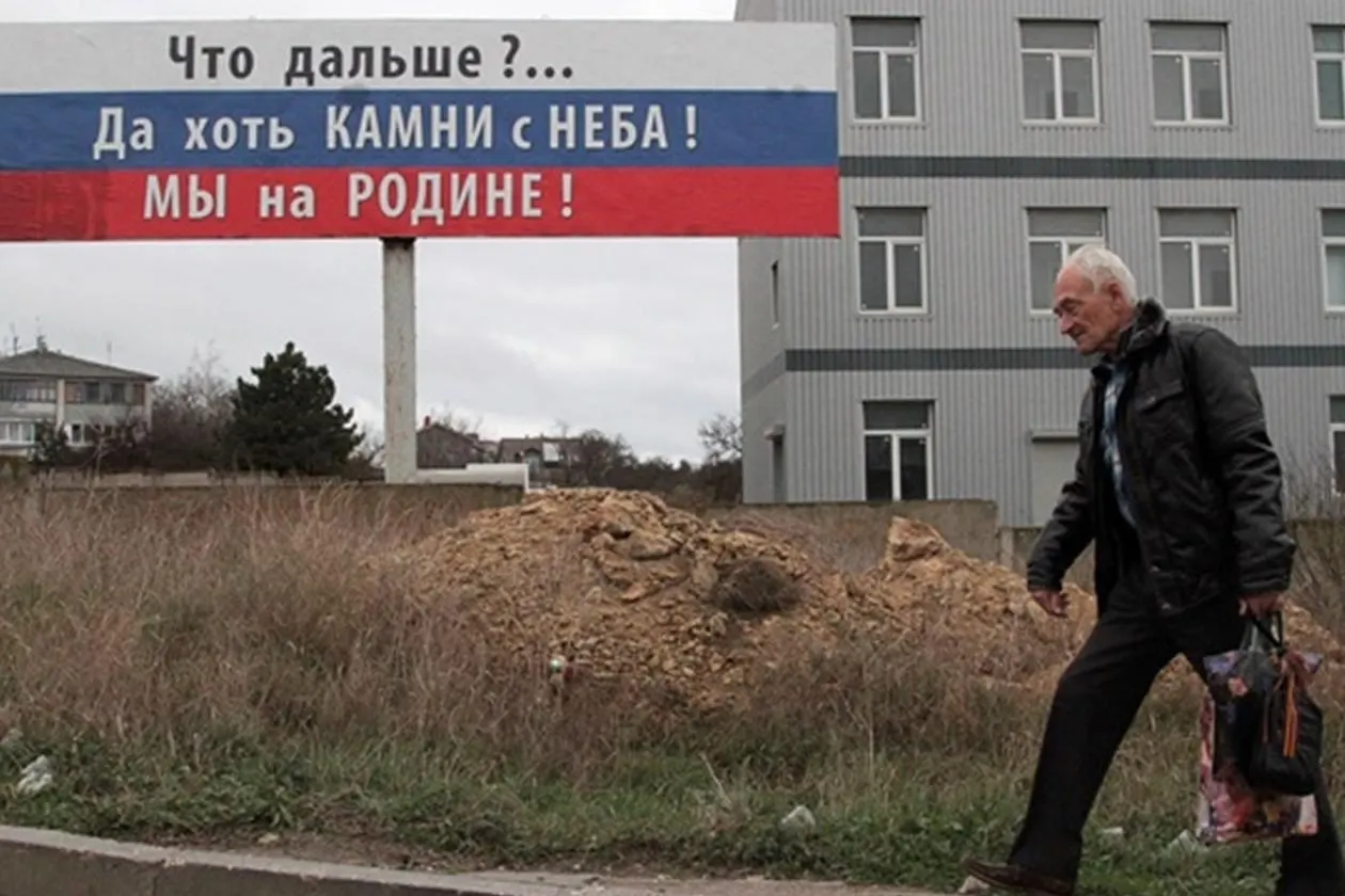 Власти заявили, что частные перевозчики не получают финансирования на средства защиты водителей; государственный перевозчик обеспечивает экипировку за счет бюджета, возможна поздняя компенсация расходов; поднимаются вопросы безопасности и топлива.