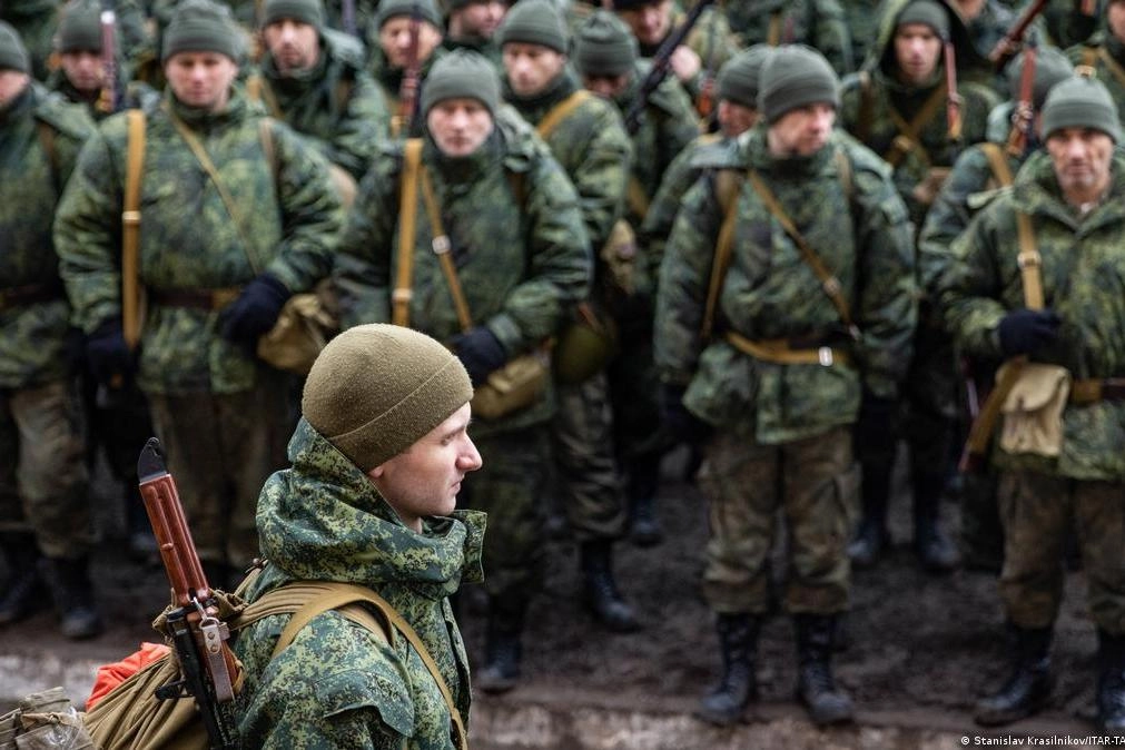 Разъясняем порядок освобождения от службы для близких погибших мобилизованных и обзор судебной практики по этому вопросу.