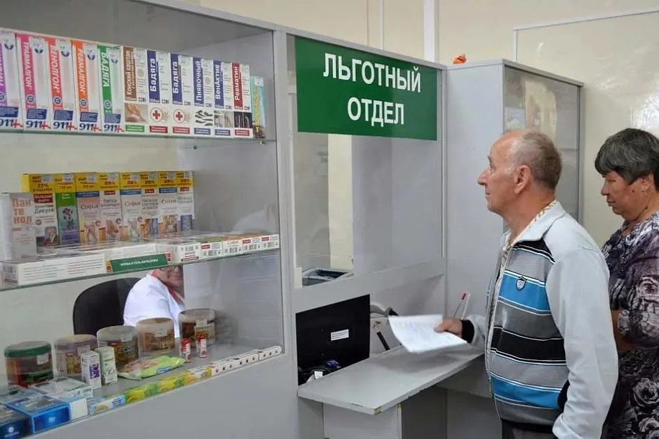 Прокуратура ряда регионов сообщает о случаях, когда пациенты с инвалидностью не получают по рецептам жизненно важные препараты и вынуждены покупать их за свой счёт; проблема касается инсулина, глюкагона и других лекарств.