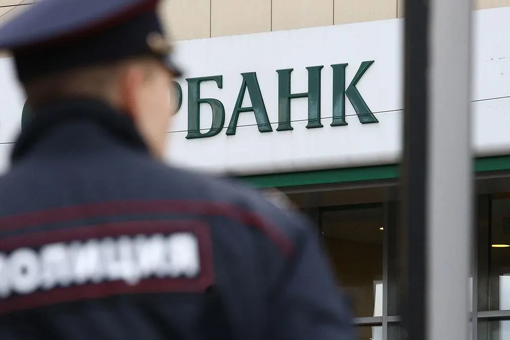 Полномочия по запросу банковских данных иностранцев расширяются: новая служба и руководство МВД проводят перестройку миграционного блока и ужесточение контроля.