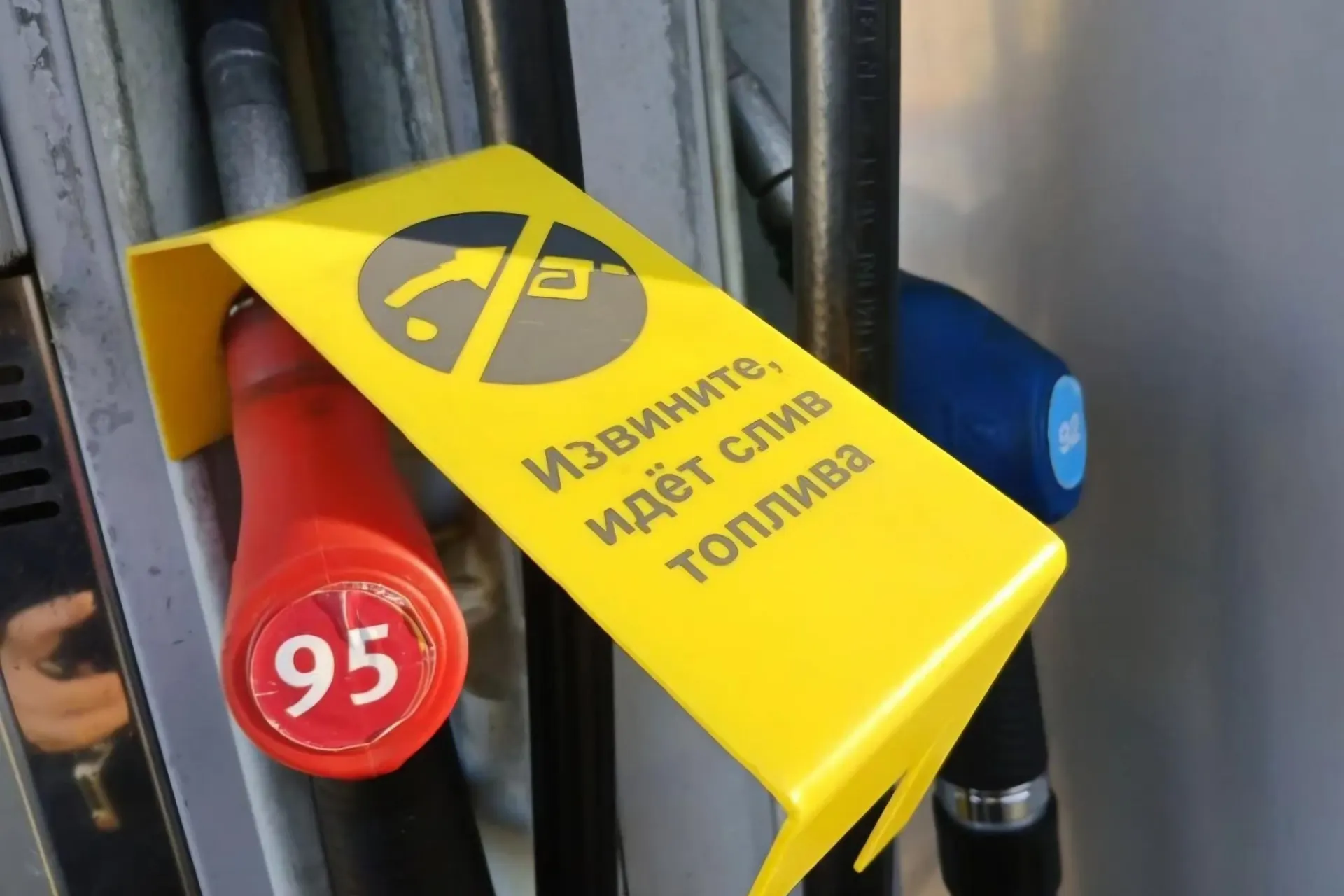 Бензин недоступен на многих заправках: на утро 22 сентября в десятках городов отмечены перебои, особенно в Калужской области; ситуация порождает вопросы о поставках топлива и энергодефиците.