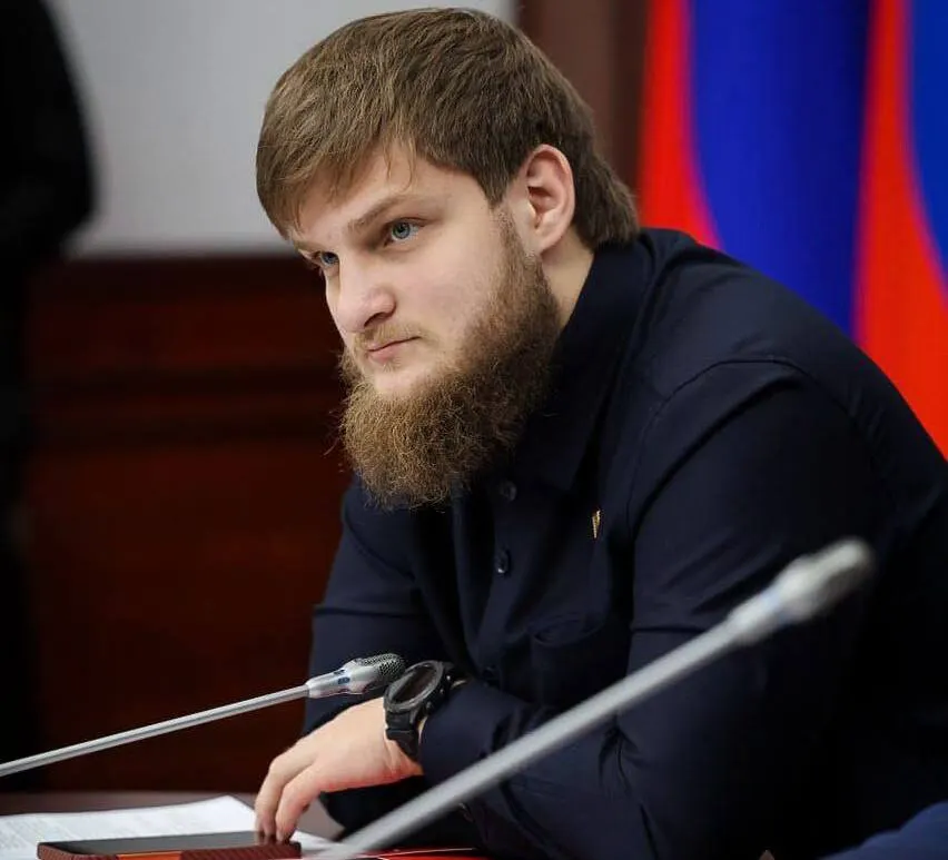 Оппозиционное движение заявило о смерти женщины после похищения и пыток; в Чечне обсуждают расследование и свадьбу старшего сына главы республики.