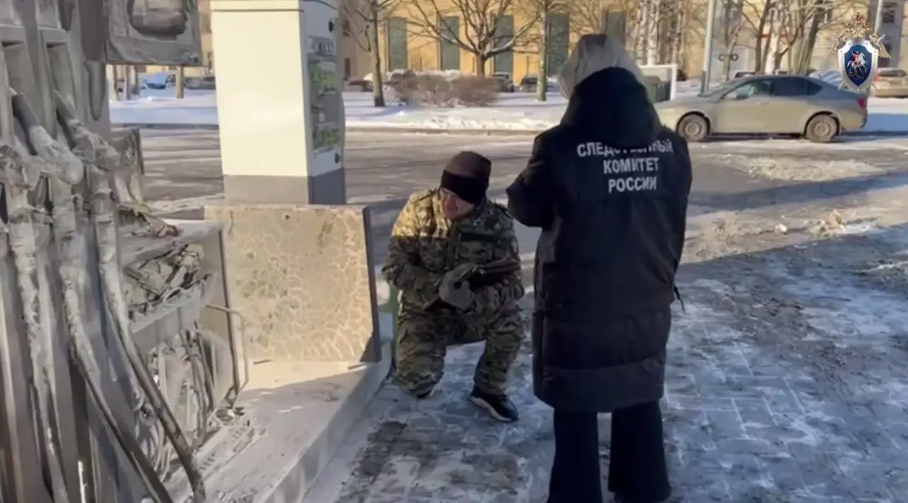 Суд вынес Сайкал Вазирову в воспитательную колонию на семь лет по делу о поджоге АЗС в Приморском районе Петербурга. По версии следствия, обвиняемая действовала под контролем неизвестных лиц.