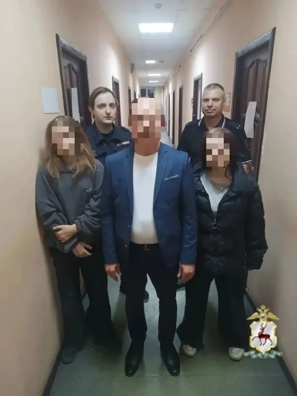 Девочек нашли и доставили в отдел полиции; с ними работают сотрудники ПДН.