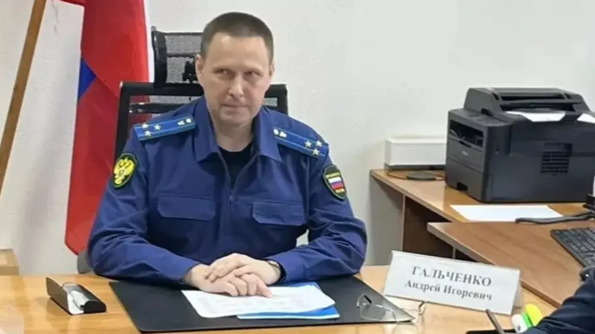 Заместитель прокурора Алтайского края Андрей Гальченко скончался в возрасте 50 лет. Причина смерти и дата прощания пока не сообщаются.