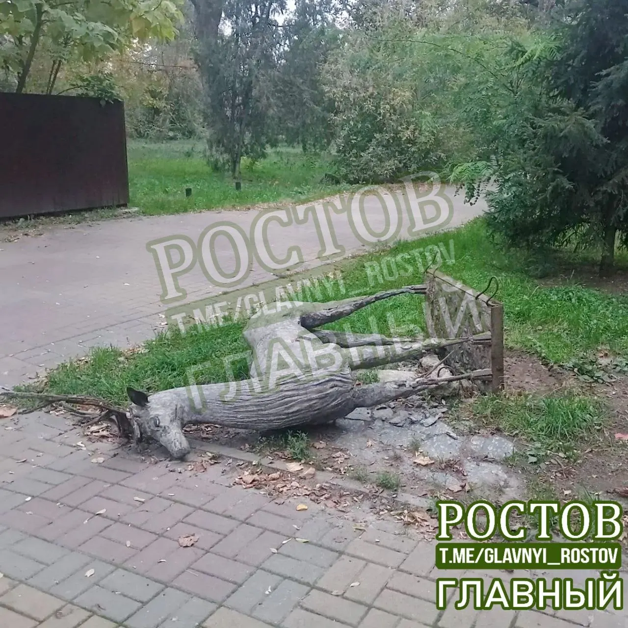 Скульптура молодого оленя в Парке имени Ленина пострадала от акта вандализма; расследование начато, виновные устанавливаются.