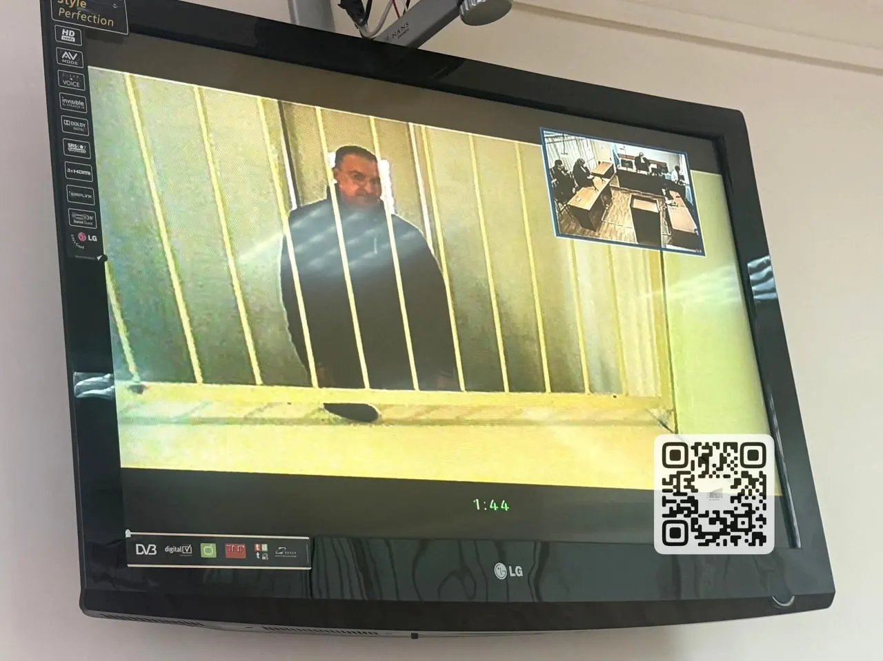 Экс-главу района перевели из СИЗО под домашний арест по делу о покупке коттеджа за бюджетные средства; суд изменил меру пресечения. Теперь он обязан соблюдать ограничения: запрет на выезд без разрешения следователя и ограничение на телефон и интернет.