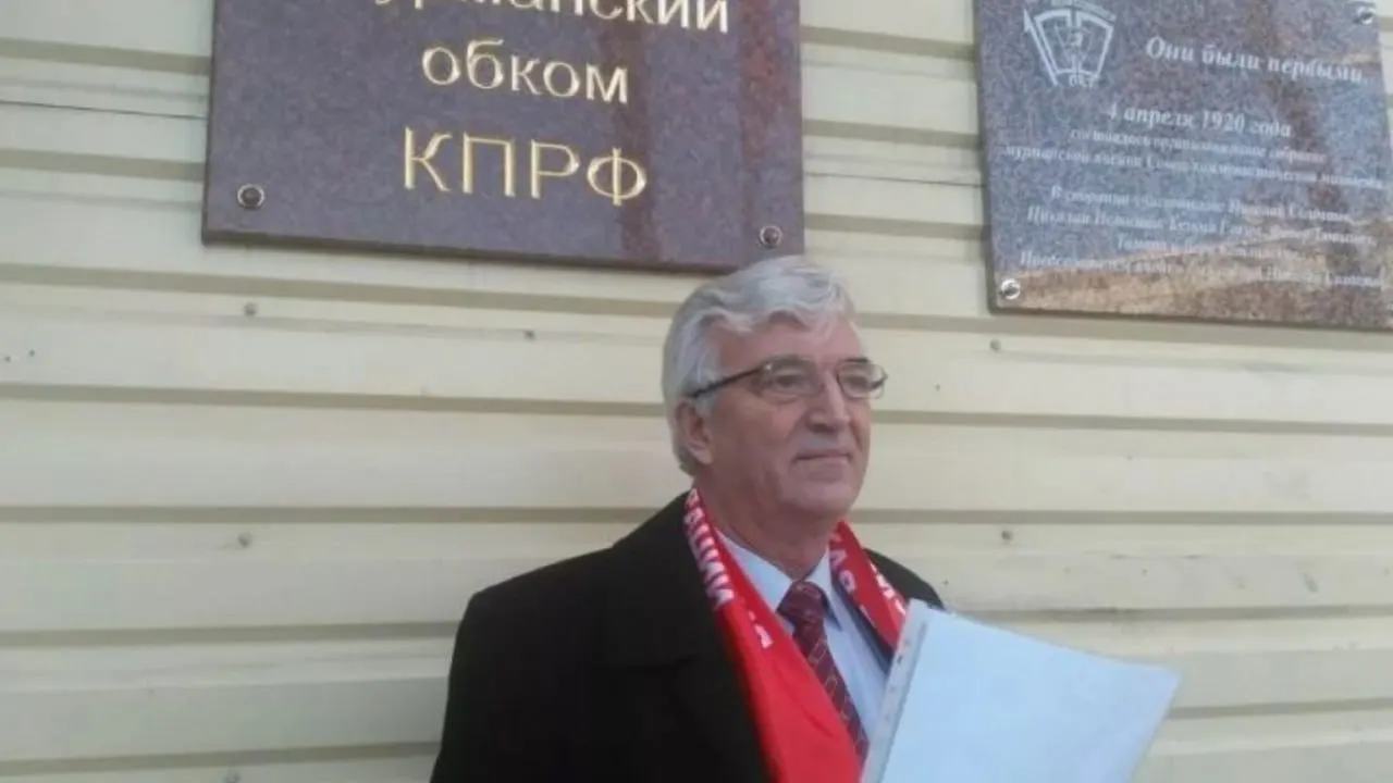 76-летний коммунист Геннадий Степахно обвиняется по статье о государственной измене; следствие утверждает, что он передал сведения иностранной разведке о правительстве региона и инженерных объектах. Задержание произошло 7 октября, суд поместил его под стражу на два месяца.