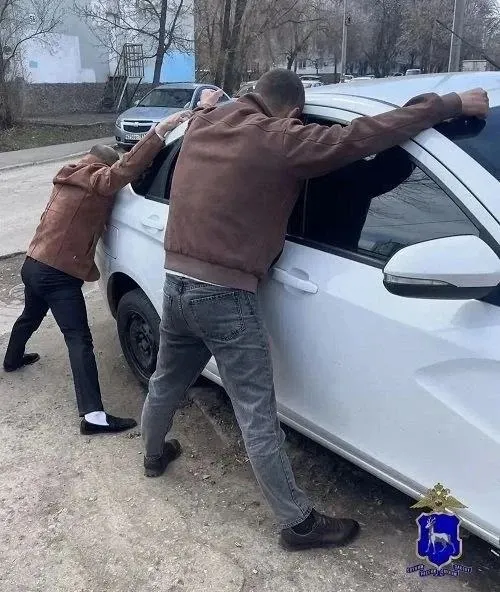После масштабной проверки в Смышляевке пятеро мужчин были доставлены в военкомат; полиция проверила документы более чем у 50 граждан, часть из которых проживает в незаконных постройках.