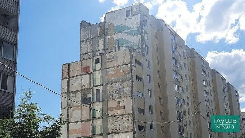 Жители дома №2 на ул. Блинова требуют ускорить аварийно-восстановительные работы после взрыва; расследование по признакам халатности начато.