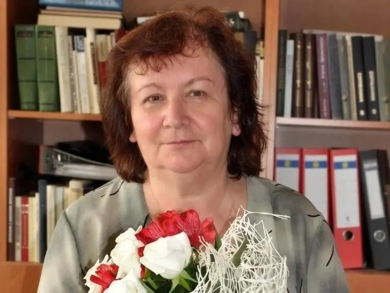 72-летняя Ирина Лученецкая-Бурдина долгое время работала в ЯГПУ имени Ушинского, возглавляла кафедру литературы и оставила заметный след в педагогическом сообществе.