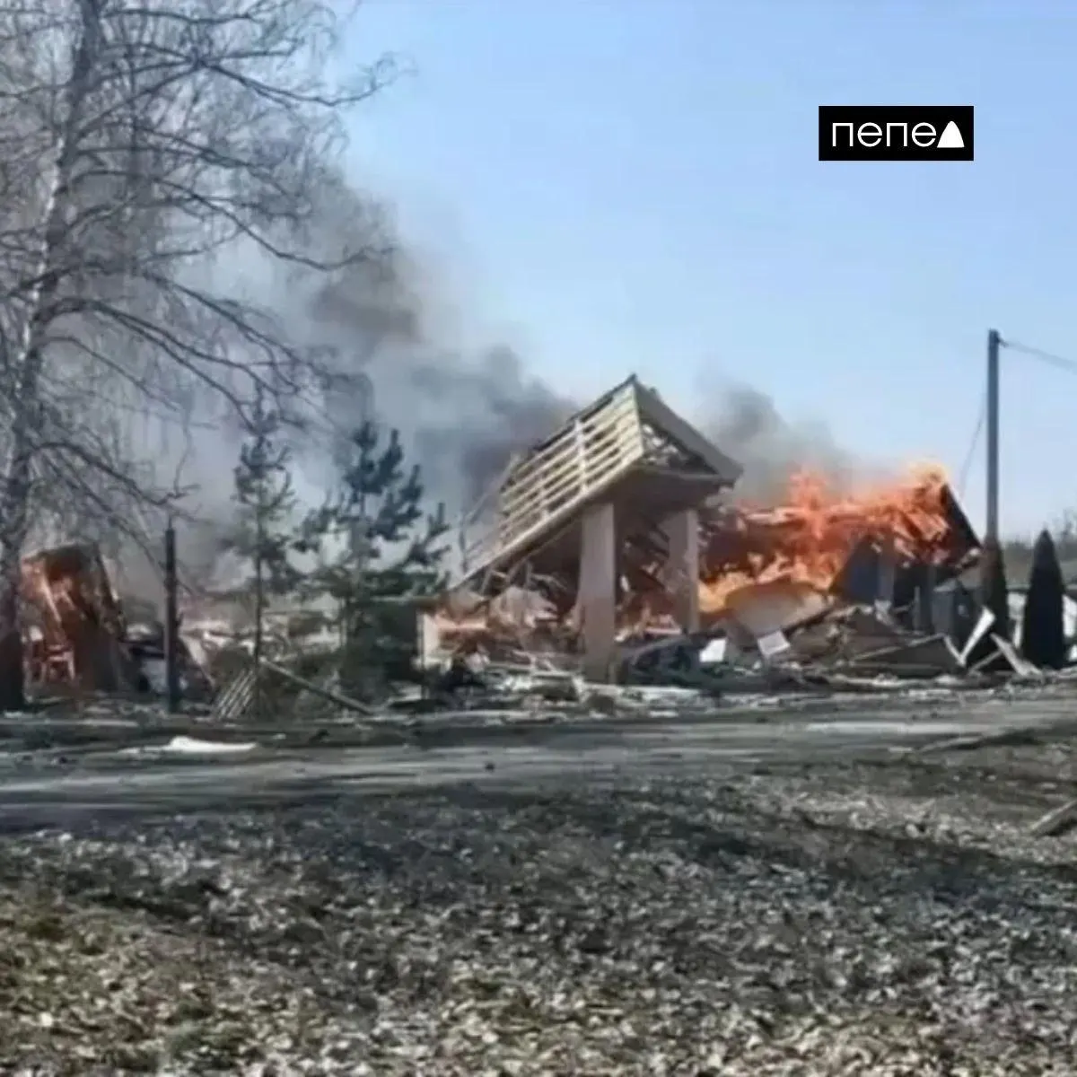 Село Смородино Грайворонского округа оказалось под ударами дронов: после атак повреждены школа, Дом культуры и жилые дома, есть пожары и разрушения.