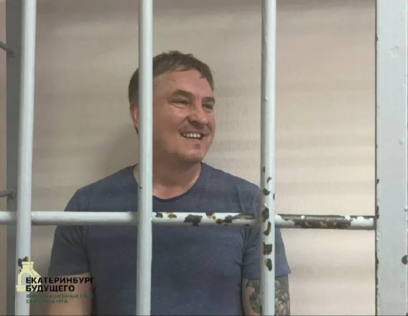 Свердловский областной суд подтвердил решение по делу правозащитника Алексея Соколова; он остаётся в СИЗО, а расследование по делу о госизмене продолжается.