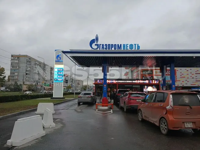 После тревоги на фоне беспилотной активности очереди на заправках снизились: бензин доступен, цены стабильны.