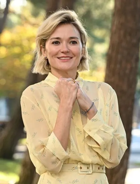 Губернатор региона и актриса стали супругами, у них родилась дочь.