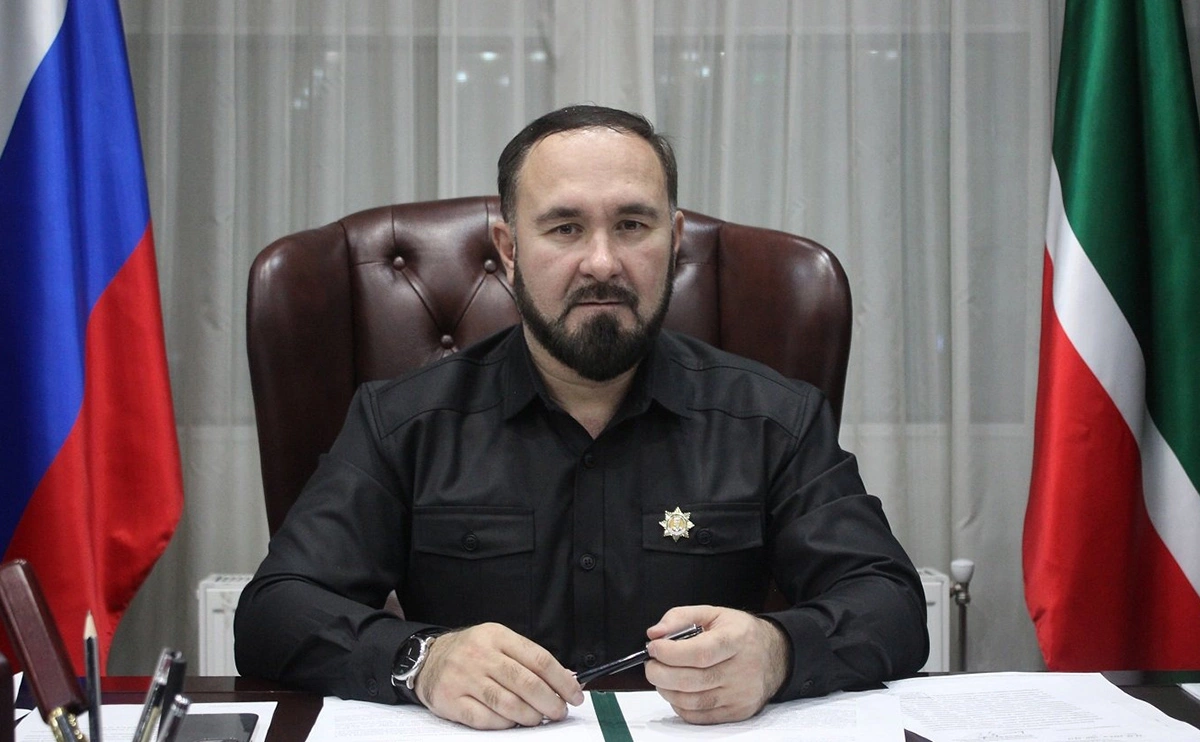 Уполномоченный по правам человека в Чечне назвал доклад о трансграничных репрессиях провокацией против республики и указал на повторяющееся использование репрессивных методов за пределами России.